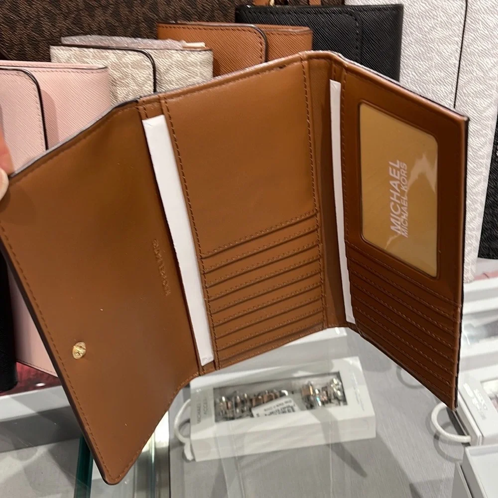MICHAEL KORS JET SET TRV LARGE TRIFOLD Brown